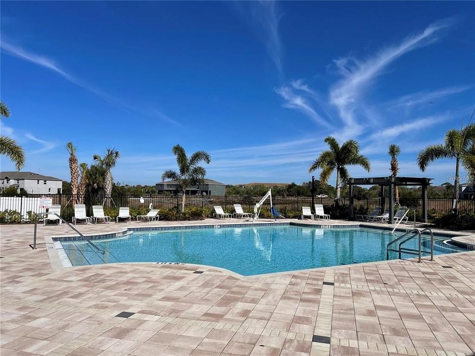 For Rent: $2,590 (3 beds, 2 baths, 1819 Square Feet)