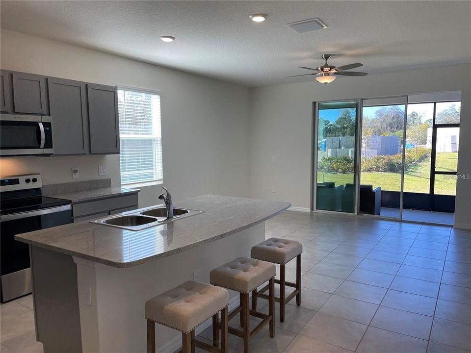 For Rent: $2,590 (3 beds, 2 baths, 1819 Square Feet)