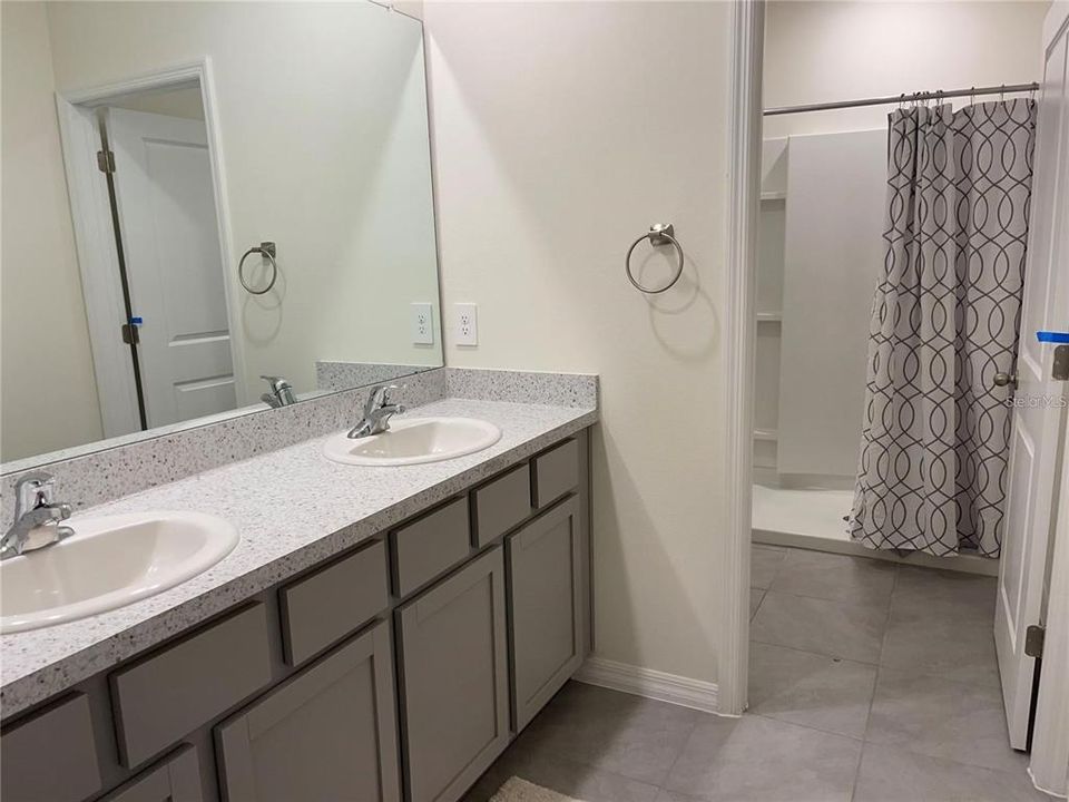 For Rent: $2,590 (3 beds, 2 baths, 1819 Square Feet)