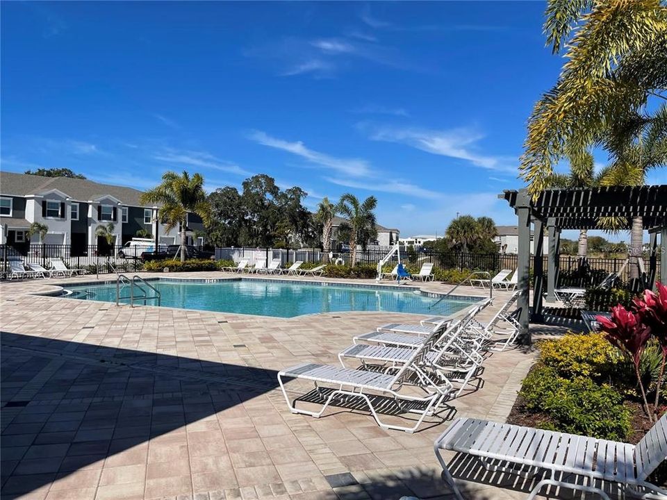 For Rent: $2,590 (3 beds, 2 baths, 1819 Square Feet)