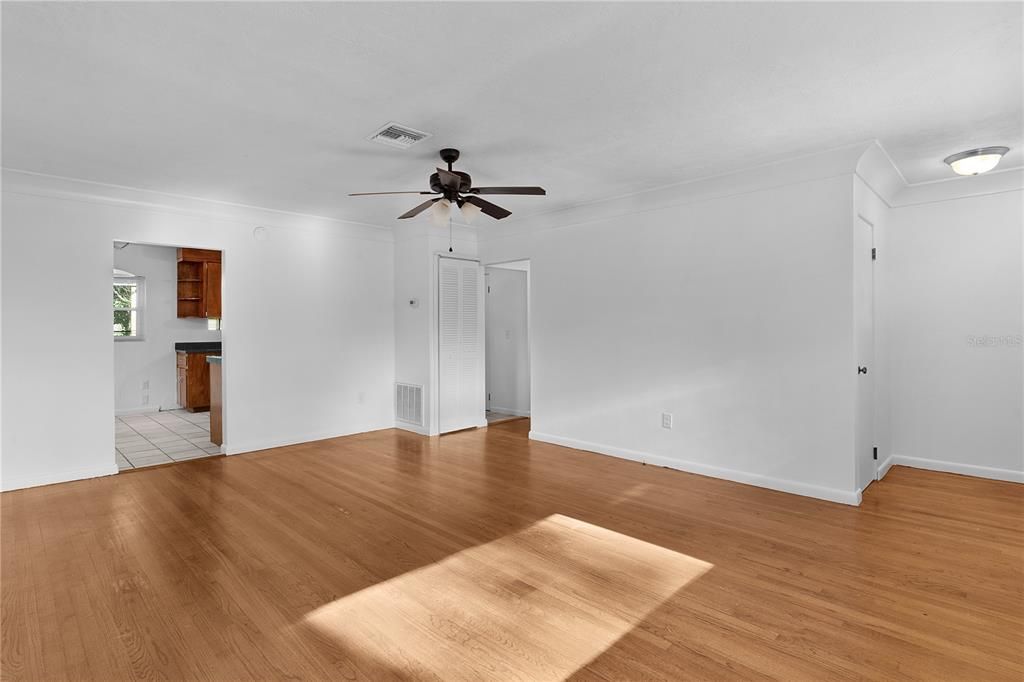 出租: $1,400 (3 贝兹, 1 浴室, 1677 平方英尺)