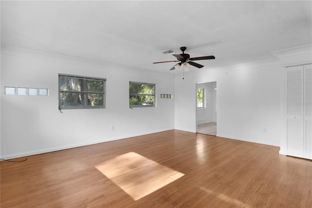 出租: $1,400 (3 贝兹, 1 浴室, 1677 平方英尺)