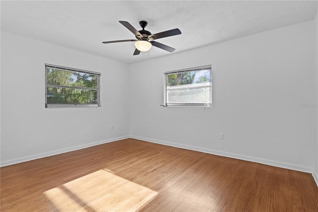 出租: $1,400 (3 贝兹, 1 浴室, 1677 平方英尺)