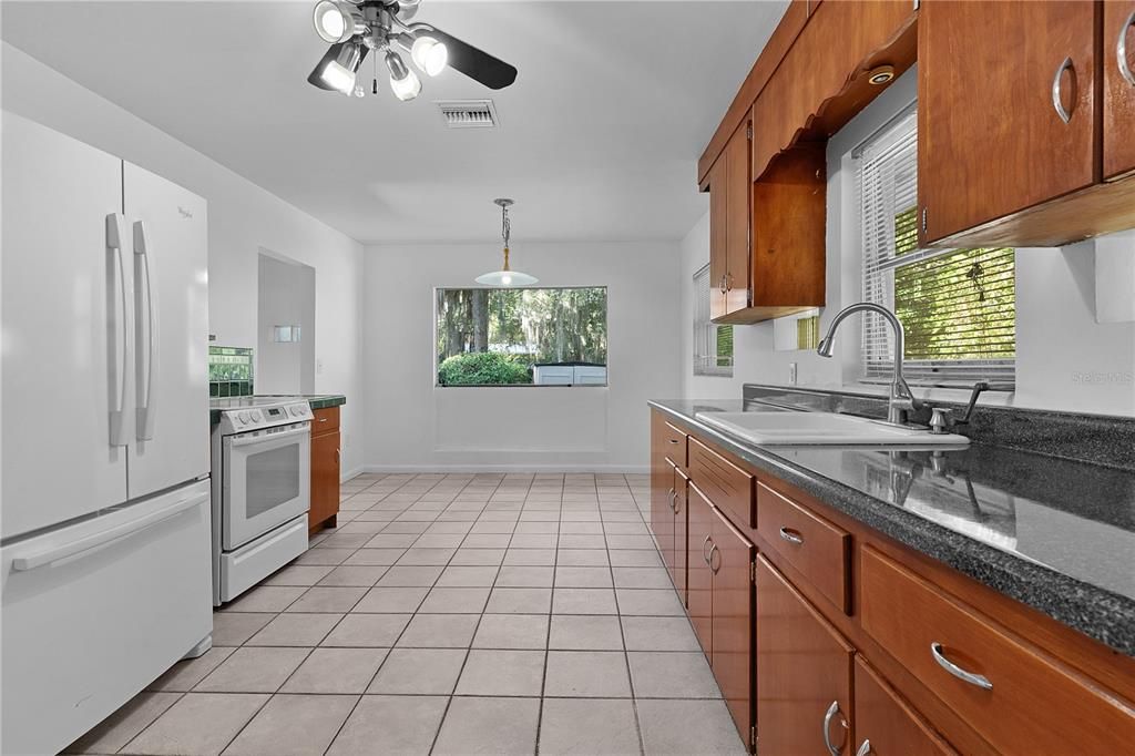 出租: $1,400 (3 贝兹, 1 浴室, 1677 平方英尺)