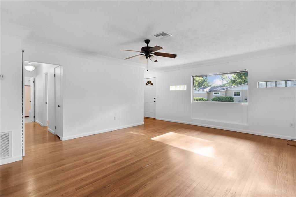 出租: $1,400 (3 贝兹, 1 浴室, 1677 平方英尺)