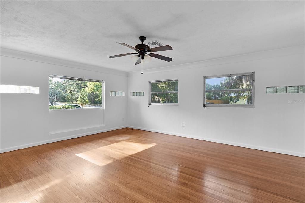 出租: $1,400 (3 贝兹, 1 浴室, 1677 平方英尺)