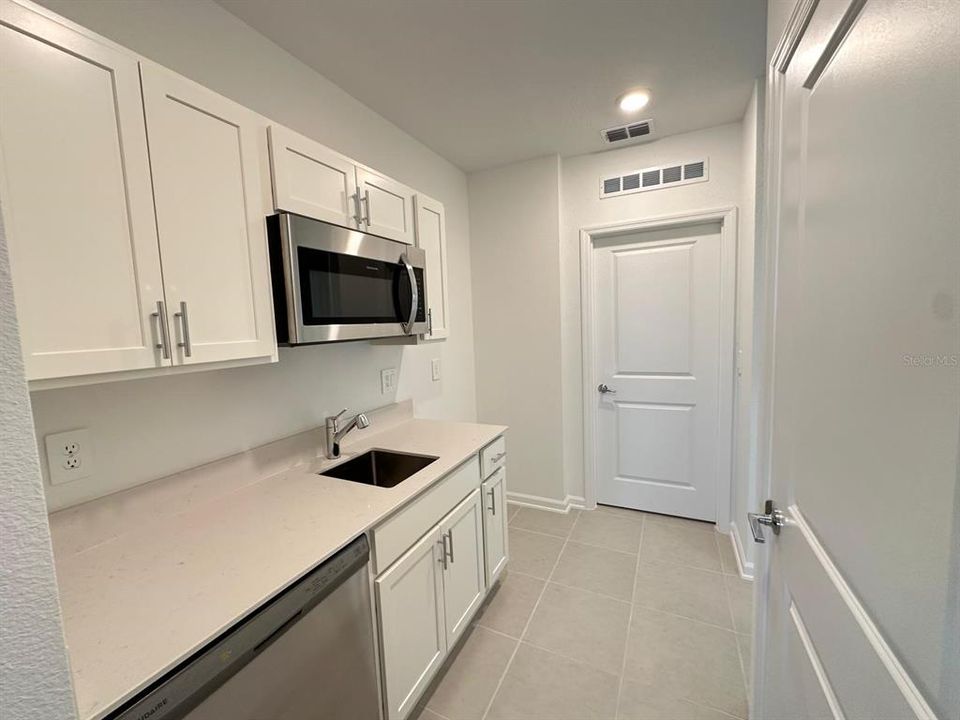 出租: $1,400 (1 贝兹, 1 浴室, 480 平方英尺)