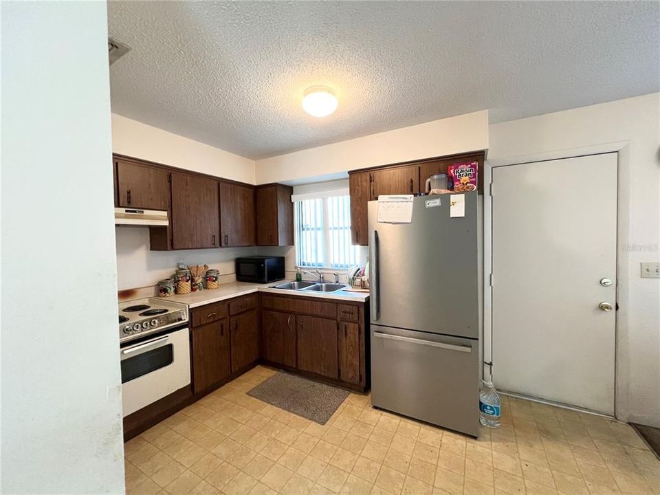 待售: $199,000 (3 贝兹, 2 浴室, 1032 平方英尺)