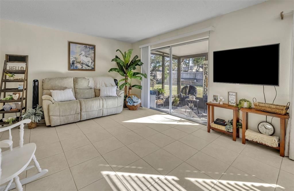 На продажу: $265,597 (3 спален, 2 ванн, 1198 Квадратных фут)