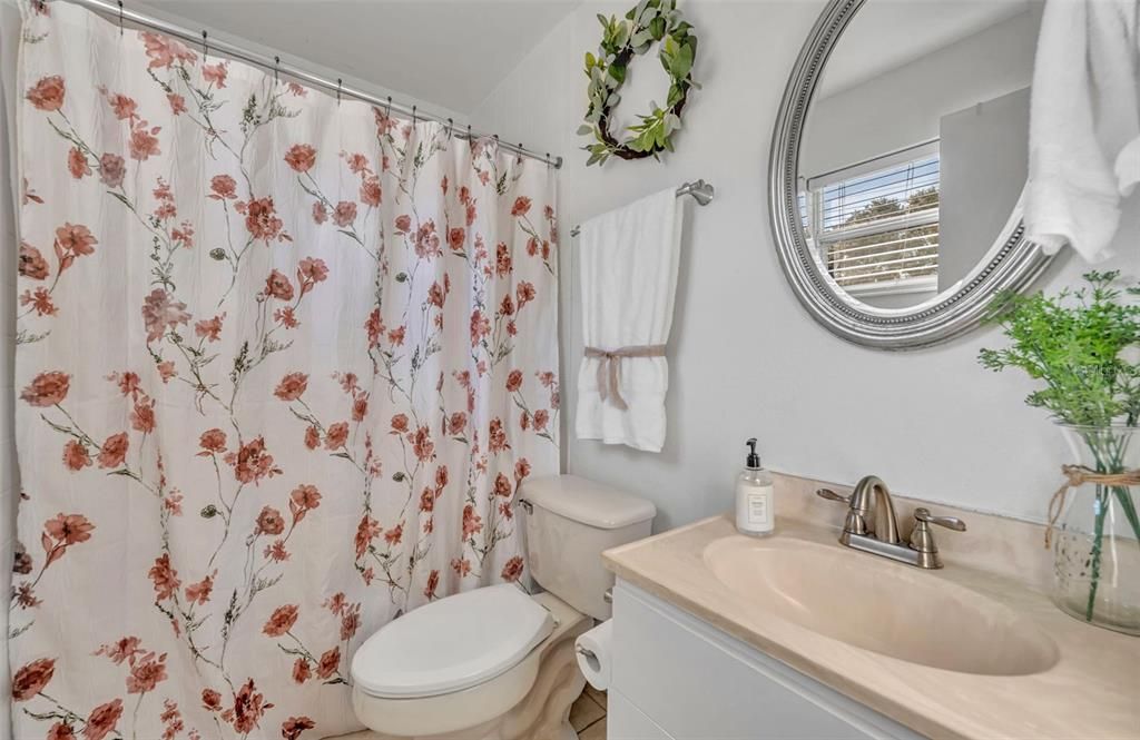 На продажу: $265,597 (3 спален, 2 ванн, 1198 Квадратных фут)