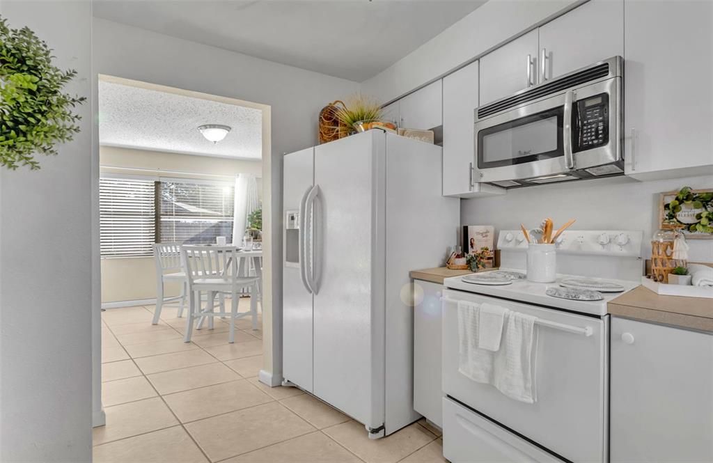 На продажу: $265,597 (3 спален, 2 ванн, 1198 Квадратных фут)