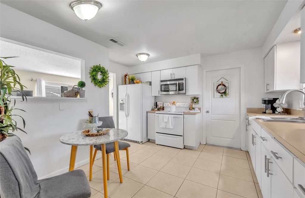 На продажу: $265,597 (3 спален, 2 ванн, 1198 Квадратных фут)