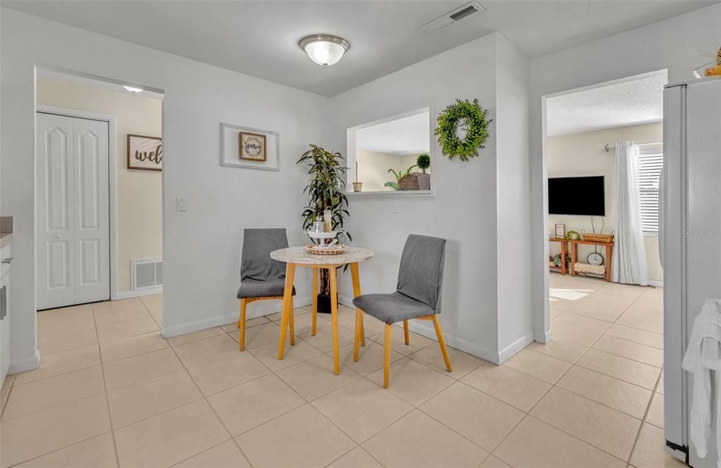 На продажу: $265,597 (3 спален, 2 ванн, 1198 Квадратных фут)