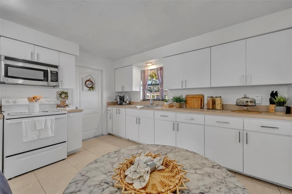 На продажу: $265,597 (3 спален, 2 ванн, 1198 Квадратных фут)