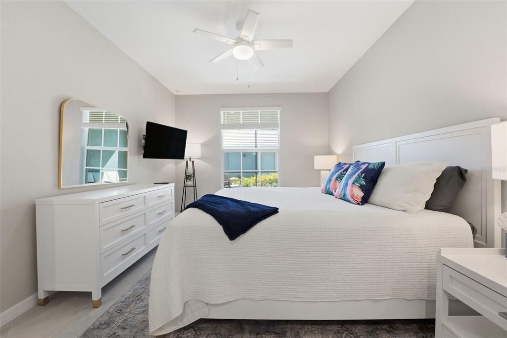 For Sale: $419,900 (2 beds, 2 baths, 1366 Square Feet)