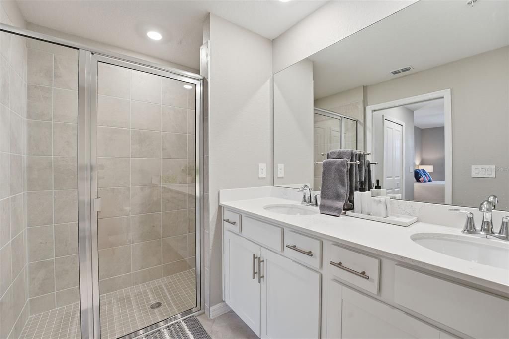 For Sale: $419,900 (2 beds, 2 baths, 1366 Square Feet)