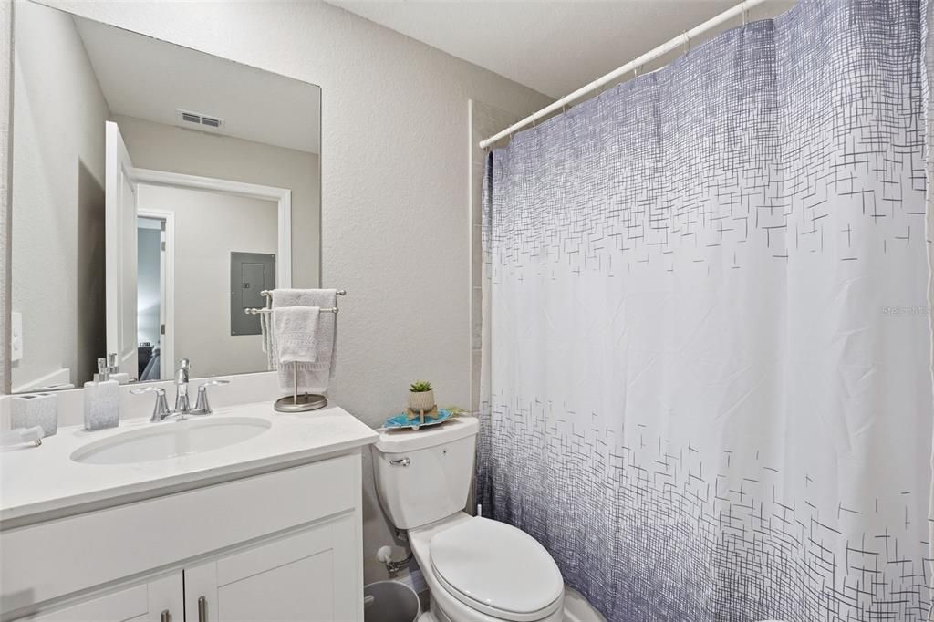 For Sale: $419,900 (2 beds, 2 baths, 1366 Square Feet)