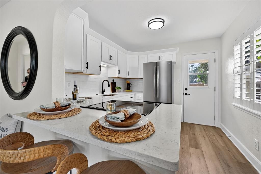 For Sale: $350,000 (2 beds, 1 baths, 624 Square Feet)