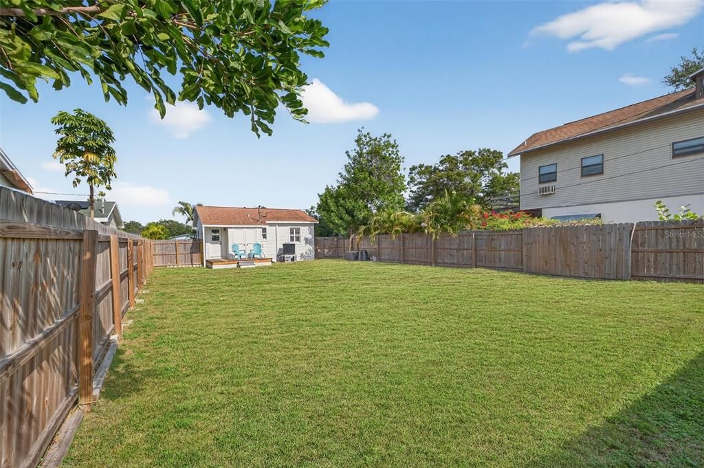 For Sale: $350,000 (2 beds, 1 baths, 624 Square Feet)