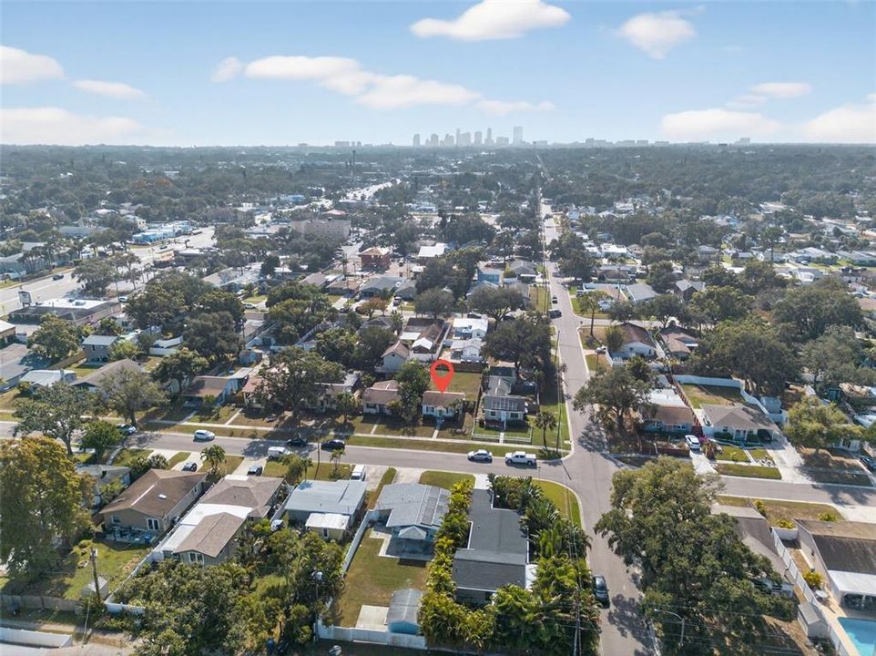 For Sale: $350,000 (2 beds, 1 baths, 624 Square Feet)