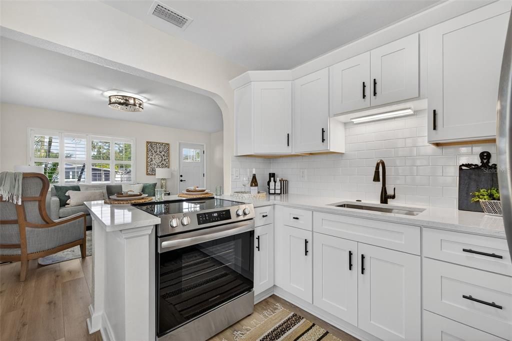 For Sale: $350,000 (2 beds, 1 baths, 624 Square Feet)