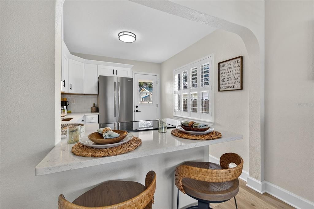 For Sale: $350,000 (2 beds, 1 baths, 624 Square Feet)