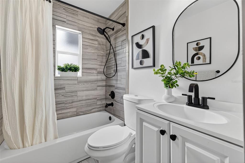 For Sale: $350,000 (2 beds, 1 baths, 624 Square Feet)