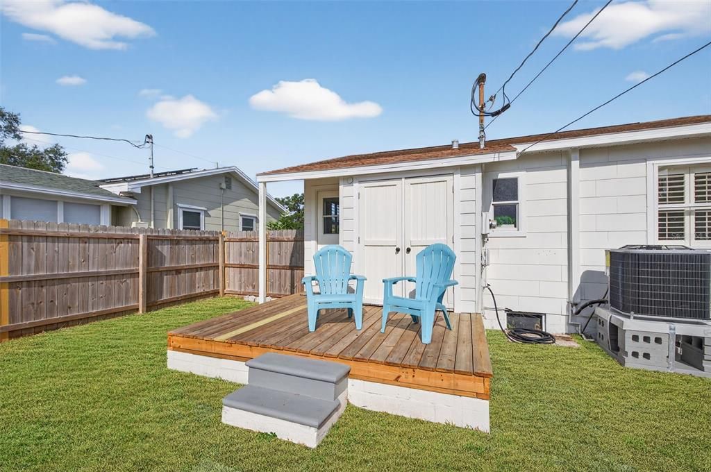 For Sale: $350,000 (2 beds, 1 baths, 624 Square Feet)