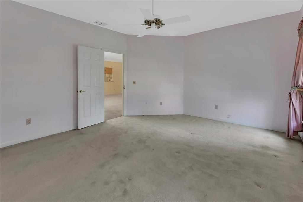 For Sale: $265,000 (3 beds, 2 baths, 1579 Square Feet)