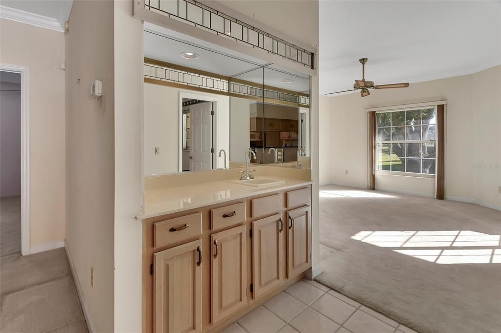 For Sale: $265,000 (3 beds, 2 baths, 1579 Square Feet)