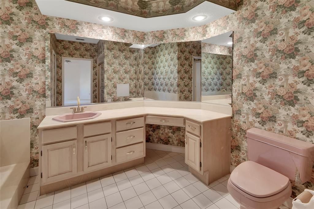 For Sale: $265,000 (3 beds, 2 baths, 1579 Square Feet)