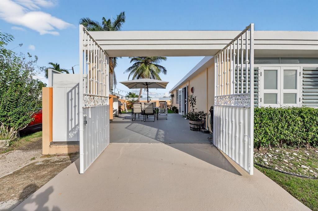 Под контрактом: $305,000 (3 спален, 2 ванн, 1300 Квадратных фут)