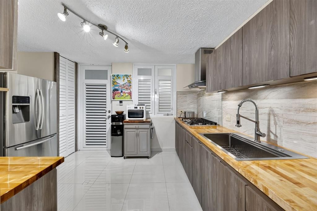 Под контрактом: $305,000 (3 спален, 2 ванн, 1300 Квадратных фут)