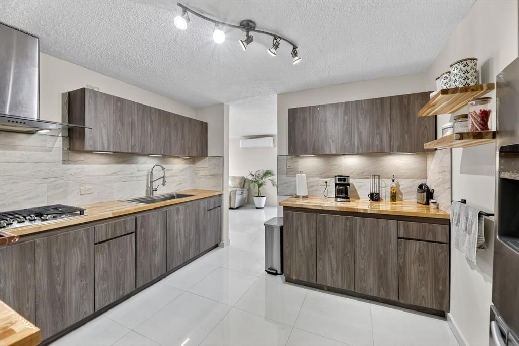 Под контрактом: $305,000 (3 спален, 2 ванн, 1300 Квадратных фут)