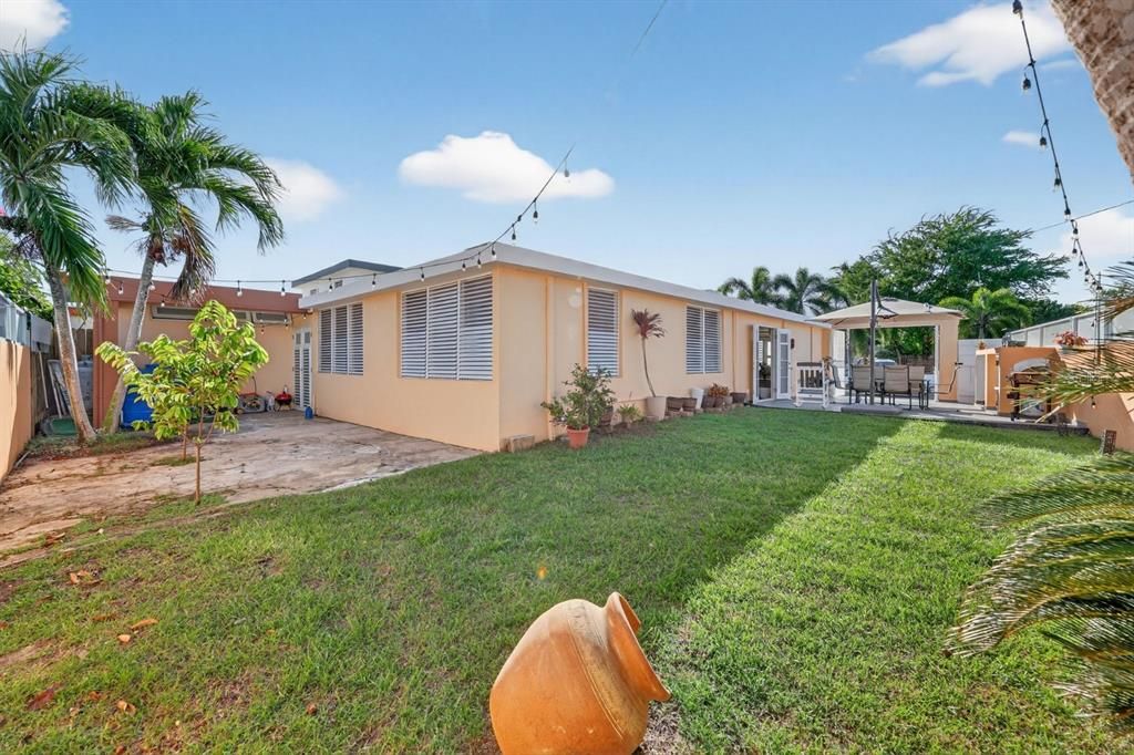 Под контрактом: $305,000 (3 спален, 2 ванн, 1300 Квадратных фут)