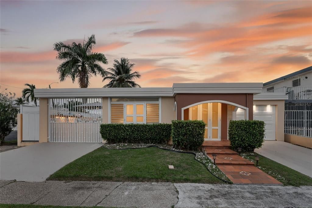 Под контрактом: $305,000 (3 спален, 2 ванн, 1300 Квадратных фут)