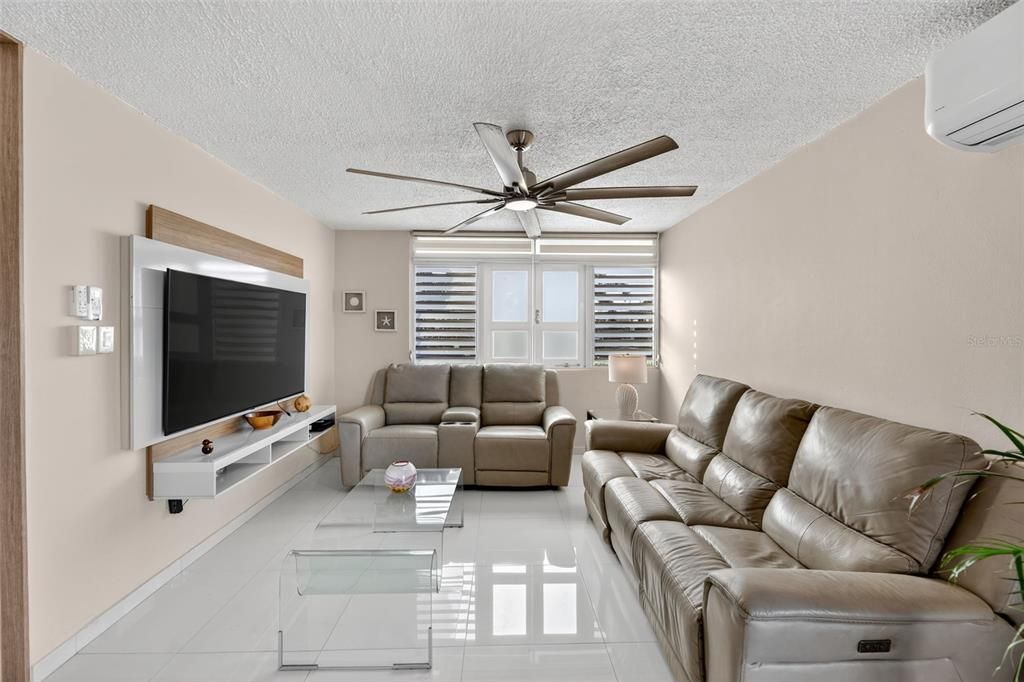 Под контрактом: $305,000 (3 спален, 2 ванн, 1300 Квадратных фут)