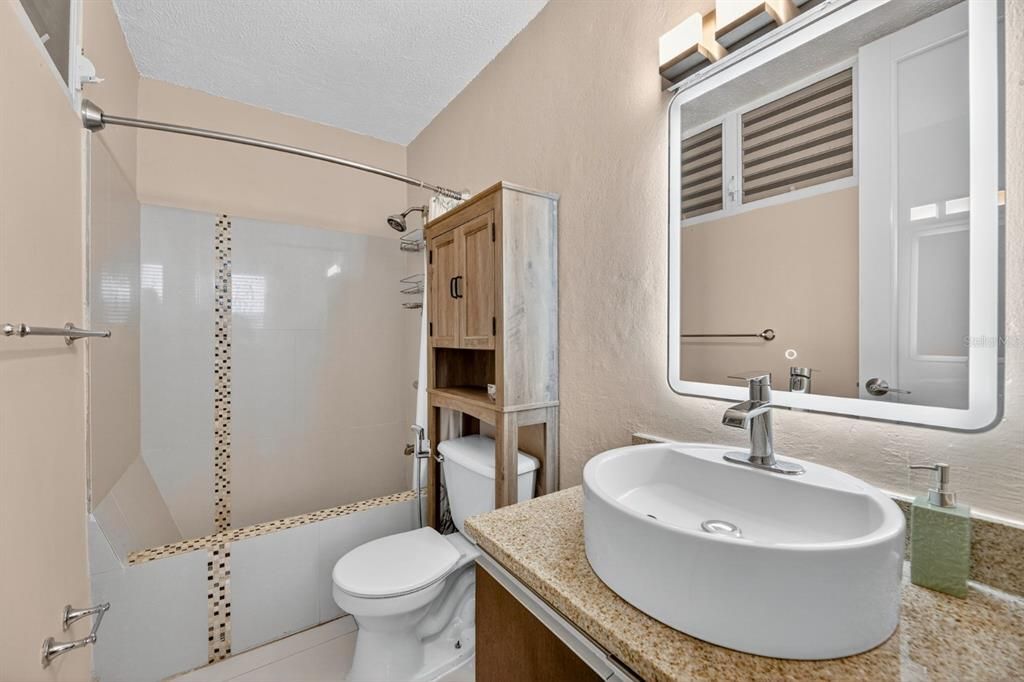 Под контрактом: $305,000 (3 спален, 2 ванн, 1300 Квадратных фут)