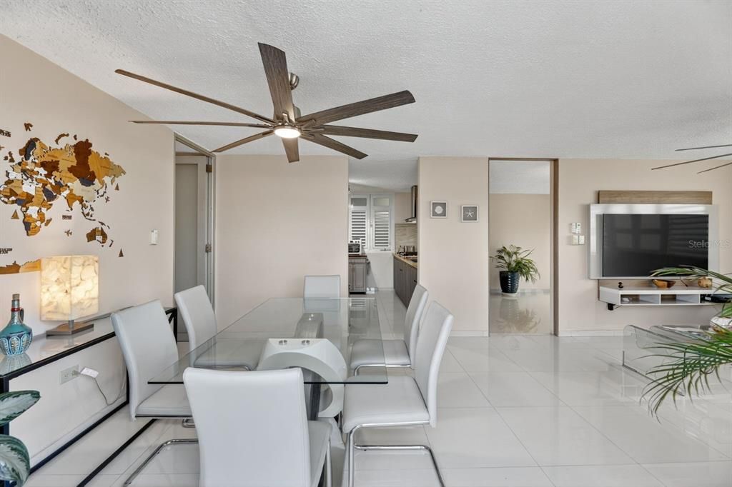 Под контрактом: $305,000 (3 спален, 2 ванн, 1300 Квадратных фут)