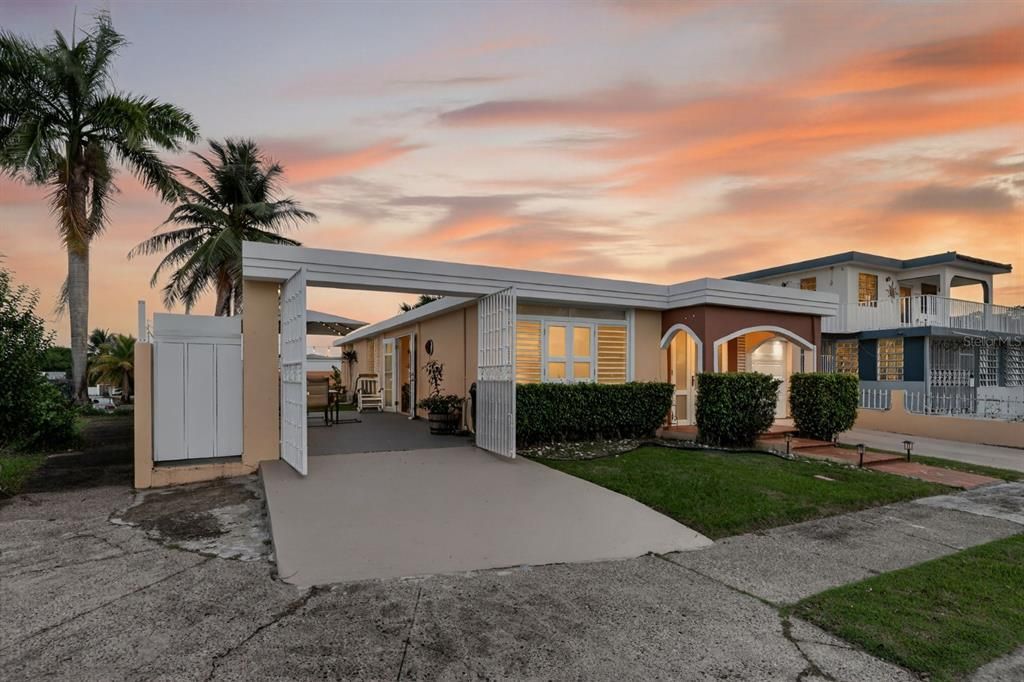 Под контрактом: $305,000 (3 спален, 2 ванн, 1300 Квадратных фут)