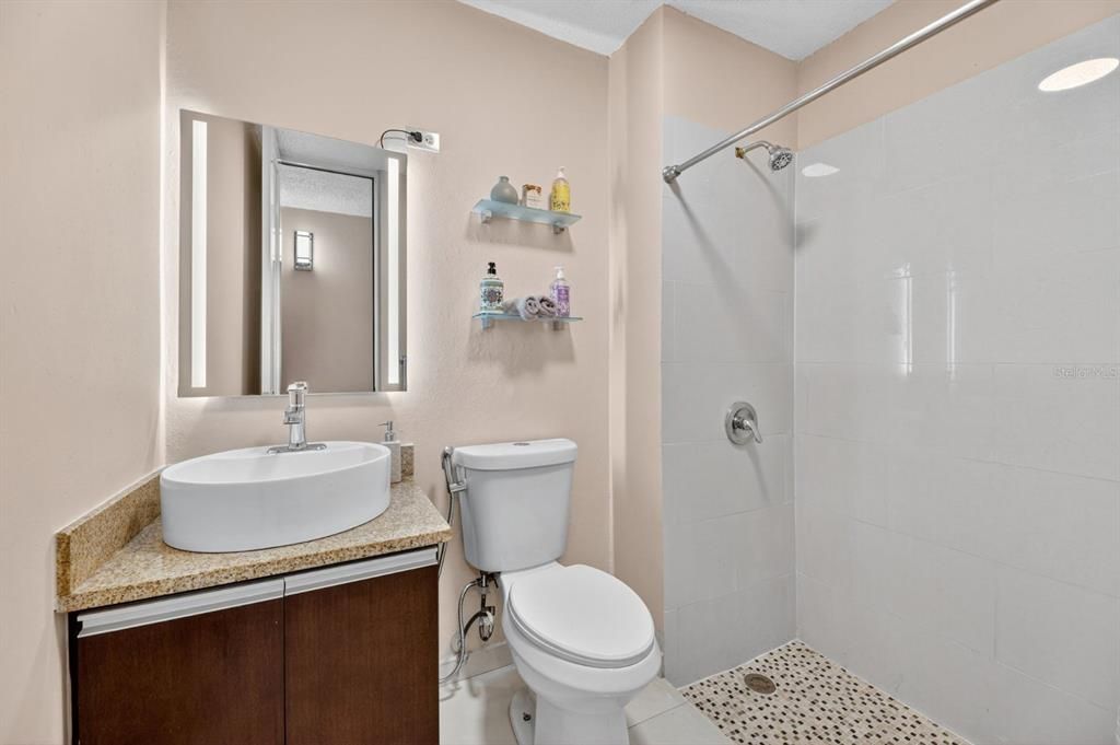 Под контрактом: $305,000 (3 спален, 2 ванн, 1300 Квадратных фут)