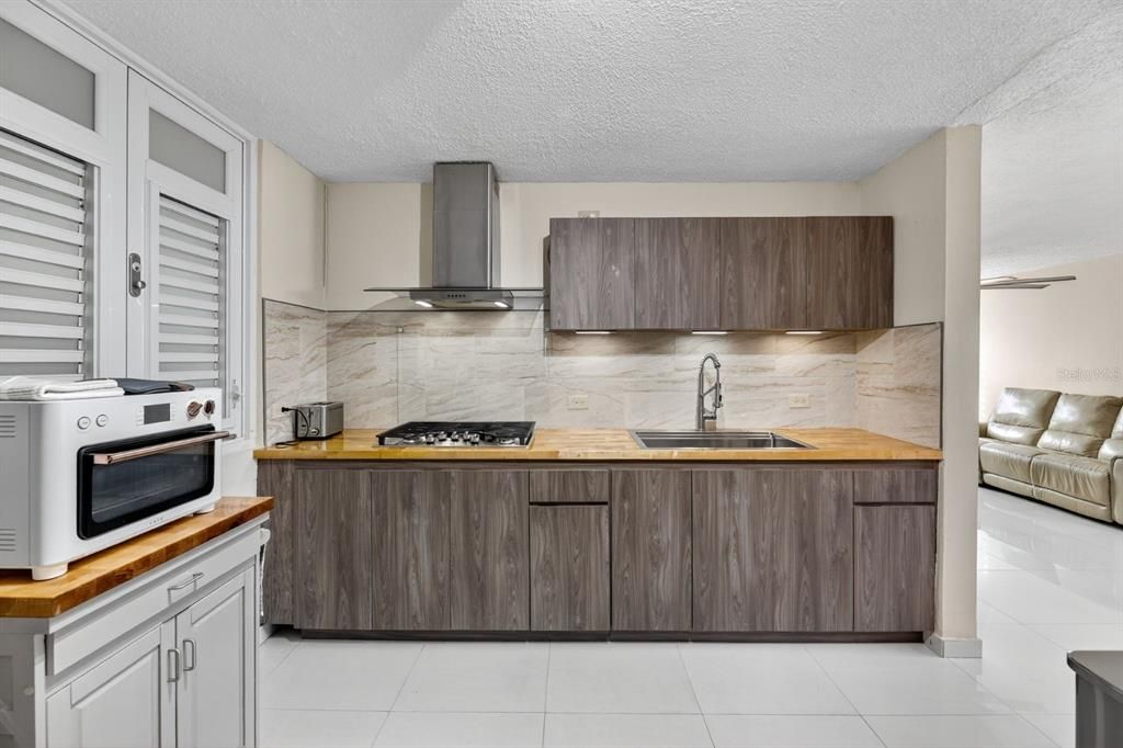 Под контрактом: $305,000 (3 спален, 2 ванн, 1300 Квадратных фут)