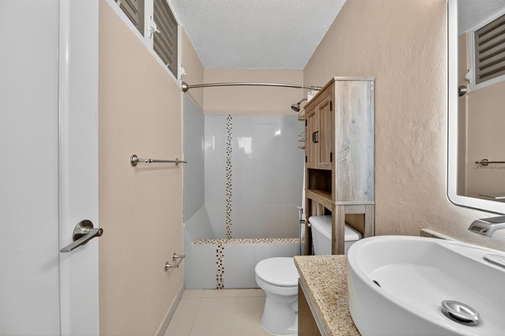 Под контрактом: $305,000 (3 спален, 2 ванн, 1300 Квадратных фут)