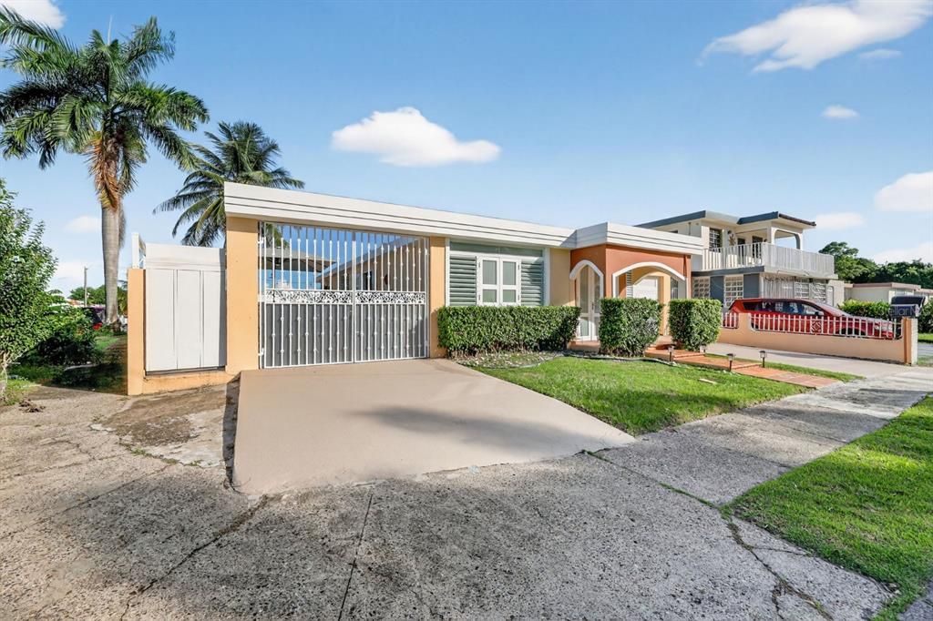 Под контрактом: $305,000 (3 спален, 2 ванн, 1300 Квадратных фут)