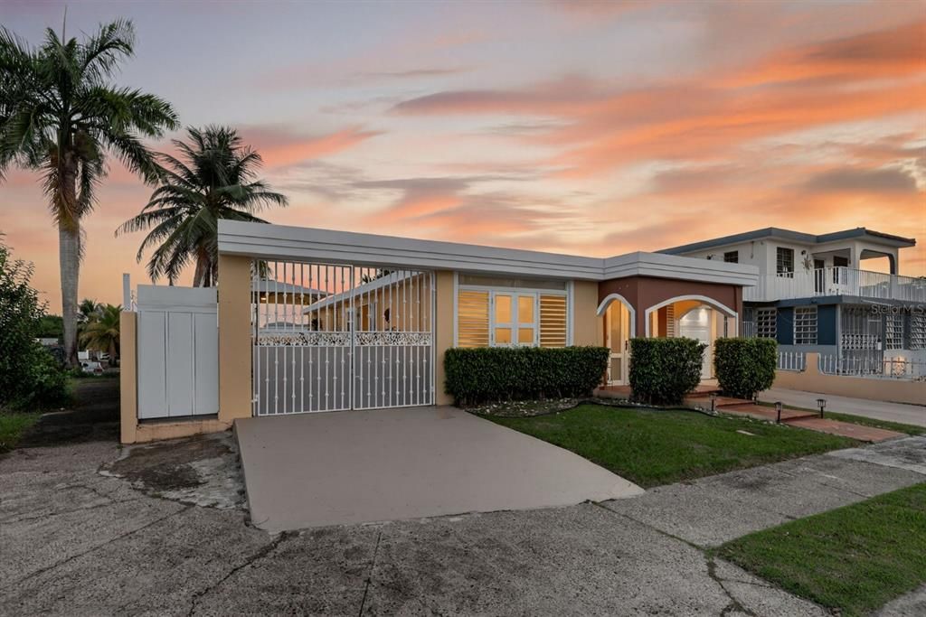 Под контрактом: $305,000 (3 спален, 2 ванн, 1300 Квадратных фут)