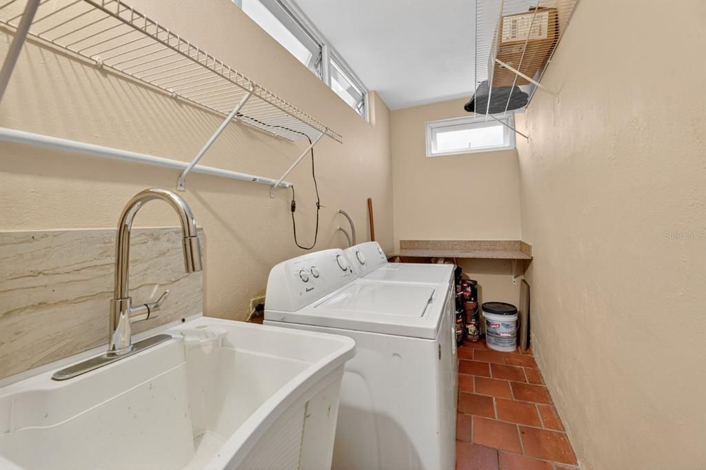 Под контрактом: $305,000 (3 спален, 2 ванн, 1300 Квадратных фут)