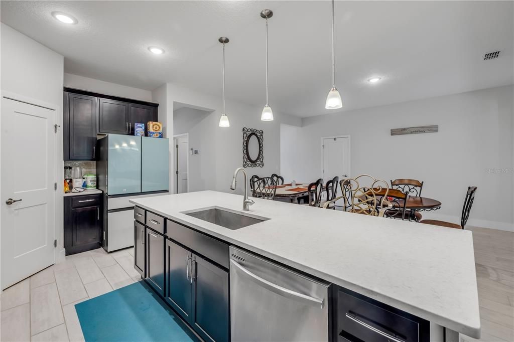 待售: $565,000 (4 贝兹, 3 浴室, 2641 平方英尺)