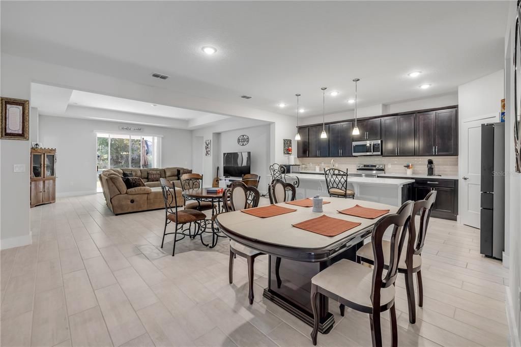 待售: $565,000 (4 贝兹, 3 浴室, 2641 平方英尺)