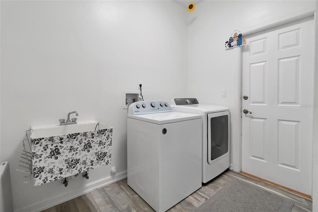 For Sale: $485,000 (3 beds, 2 baths, 2396 Square Feet)