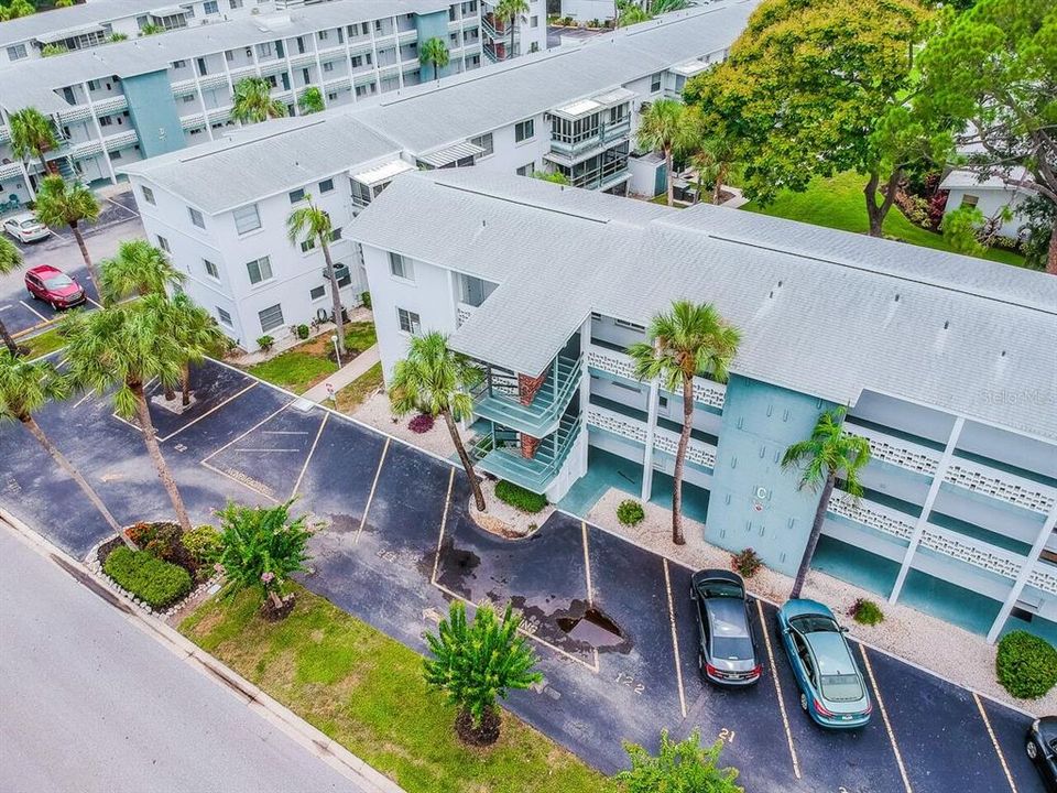 For Sale: $106,000 (2 beds, 1 baths, 733 Square Feet)